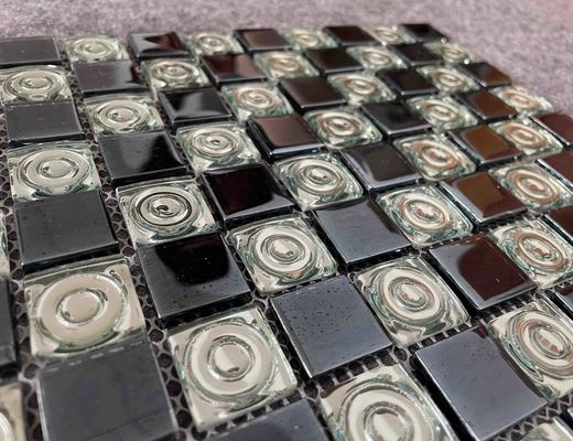 kupować Opalizująca polerowana czarna biała płytka podłogowa, 1,36 kg galwaniczne mozaiki szklane z recyklingu produkcja internetowa