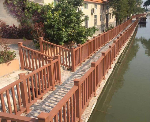 Ognioodporny Panel ogrodzeniowy WPC Drewno Kompozyt z tworzywa sztucznego Płyta wewnętrzna Tan Balustrada ochronna do Riverside 200x120cm