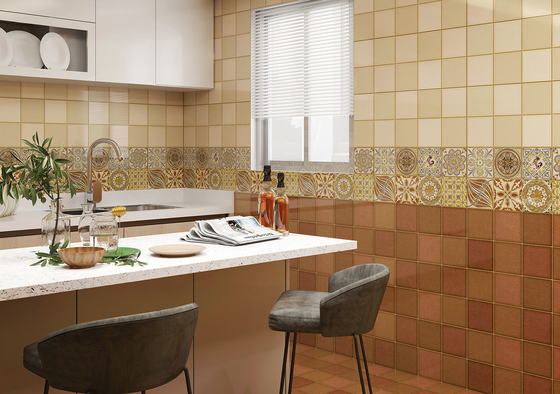Brązowe i żółte płytki ceramiczne 300x600 mm i płytki ścienne w pomieszczeniach domowych