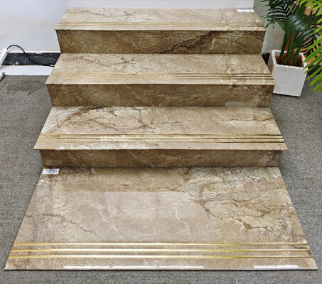 Bezpoślizgowe Świetlny Brązowy 470x1200mm Złoty Marmur Bullnose Pełny zestaw Polerowane Szklane Ceramiczne Schody Do Salonu